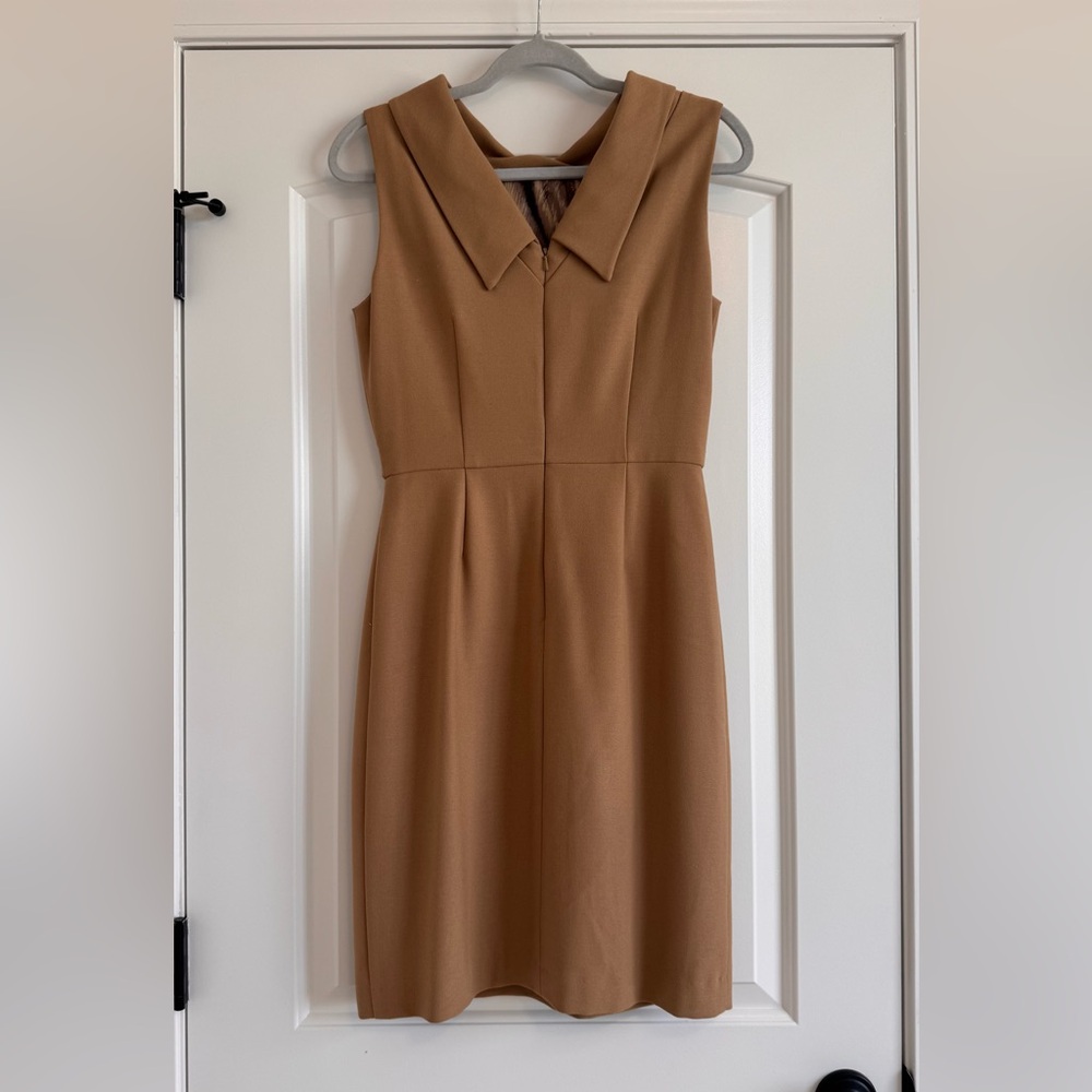 Donna Ricco Size 4 Tan Sleeveless, Lined Dress.  Sleek, pencil style. - Picture 5 of 7